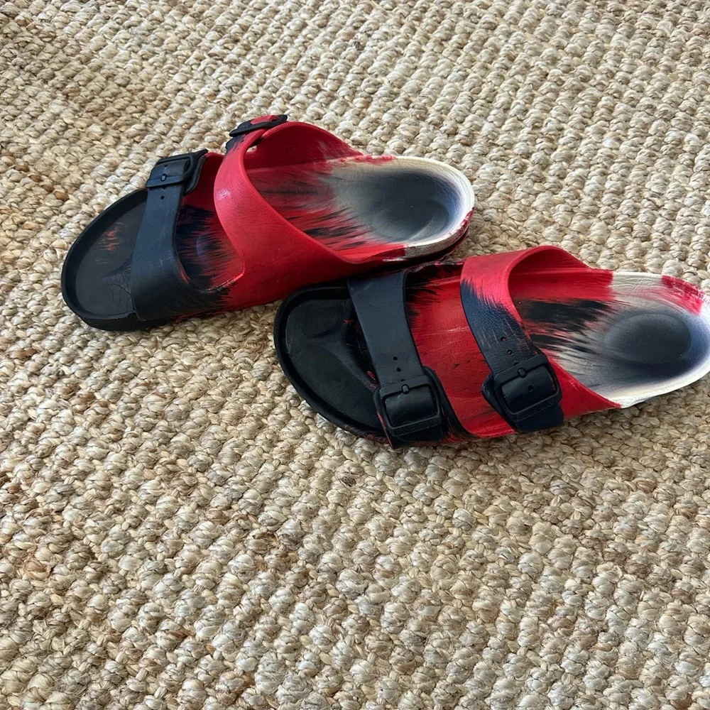 BIRKENSTOCK Sandals Slides Mens Size 11 44 Red Black Paint Brush Pattern